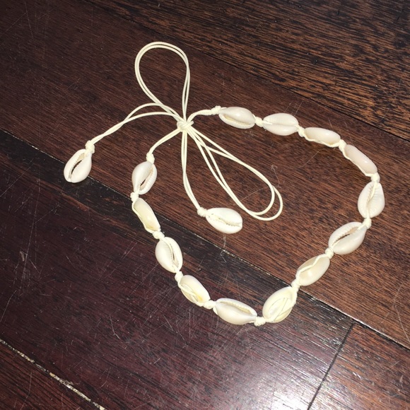 Pula shell necklace - Picture 3 of 3